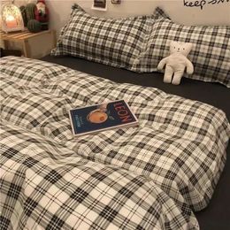 Bedding sets Nordic Grid Duvet Cover Set with Bedsheet Pillowcase 220x240 Quilt 4pcs3pcs Fashion Comforter Bed Linen 231202