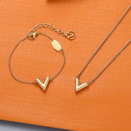 Elegant Necklace Bracelet Wedding Pendants Suit Man Woman Unisex Chain Bracelets Necklaces Letter Design Jewellery High Quality310L