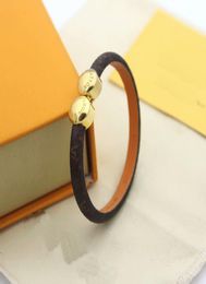 Fashion Brand Named Lady Round Print Flower Design Leather Bracelets Bangle With 18k Gold Double Round Head Rivets Engrave V Lette8129155