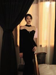 Casual Dresses Retro Sexy Halter Velvet Elegant Women Dinner Party Dress Winter Off-Shoulder Fishtail For Black Slim Fit