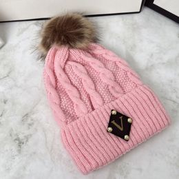 Fashion Designer Hats Men's and Women's Cute Ball Beanie Fall/winter Thermal Knit Hat Ski Brand Bonnet High Quality Plaid Skull Hat Luxury Warm Cap 566
