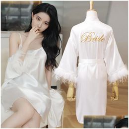 Womens Sleepwear White Feather Patchwork Robe Bride Bridesmaid Kimono Gown Y Summer Bathrobe Letter Embroidery Pajamas Pija Drop Deliv Dhqxe