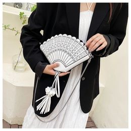 Evening Bags Fashion Unique Designs Retro Chinese Style Elegant Vintage Fan Shape Clutch Bag Lady Crossbody Handbag 231201