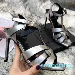 Fashion Spring och Autumn High-Heeled Women's Sandals Classic Patent Leather Cross Luxury Designer Wedding Joker Wedge bekväma sandaler