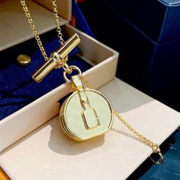 Womens Designers Necklaces Men Long Chain Pendant Handbag Necklace Women Jewellery Luxurys Letter Pattern Love Neck Lace Street 21122292