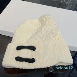 Classic Autumn Winter Beige Beanie Hats Men and Women Fashion Brand White Double Letter Knitted Cap Autumn Wool Outdoor Warm Skull Caps