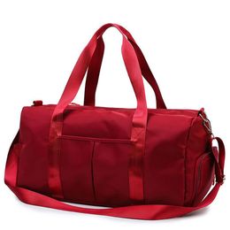 Borsa da viaggio Tote da palestra da viaggio di grande capacità Borse a tracolla casual rosse Borse da fine settimana in nylon portatile Tote impermeabili 2020275h