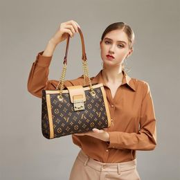 Hong Kong Brand Bag Counter Women's Tote Bag High Quality Cowhide Portable Chain228t