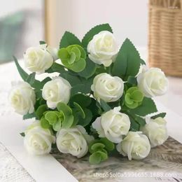 Decorative Flowers 2024 Valentine's Day Simulation Rose Bundles Artificial Wedding Bridal Bouquet Happy Party Decor