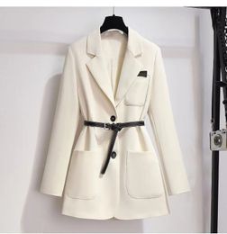Designer's green suit jacket for women's spring and autumn 2023 new niche design, no iron early spring high-end suit top