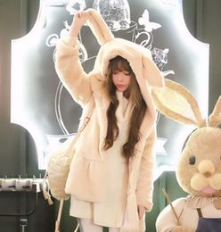 2024 Nuove donne in pelle e pelliccia Abbigliamento giapponese oversize ampio, orecchie di coniglio rosa dolce, cappotto di peluche carino, cappotto da donna spesso, pelliccia