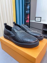 Luxury Mens Dress Shoes Designer shoes Low Top Black Blue Leahter Python Flat Sneakers Fashion loafers Driving Shoe Party Shoe for men