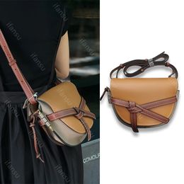 10A Bow Leather Saddle Single Shoulder Crossbody Bag Women's Fashion Trend Crescent Bag Simple Retro Colour Matching Top Quality