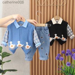 Clothing Sets 2023 Autumn Children Boy 3PCS Clothes Set Duck Sweater Vest Plaid Long Sleeve Shirt Embroidery Jeans Infant Baby Girl SuitL231202