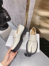 2024Women Tabi loafers Designer Maison Split toe shoes fashion Men Tabi Lace-Up loafers luxury Margiela MM6 calfskin leather Platform Small leather shoes Size7