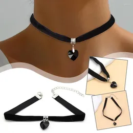 Pendant Necklaces Classic Gothic Black Leather Choker Torques Heart For Women Elegent Fashion Y2K Jewelry Valentine's Gifts S4K4