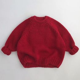 세트 베이비 레드 니트 스웨터 어린이 소년 소녀 올해 최고의 옷을 두껍게하는 겨울 니트웨어 부드러운 긴 소매 유아 풀오버 231202