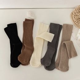 جوارب الأطفال 5 pairslot baby girls ركبة عالية من القطن الناعم الأميرة Socken الأطفال الأولاد طويلة الجورب الكشكش 28 سنة دفء الساق 231202