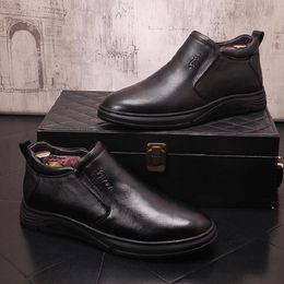 Men's Winter Plush Thickened Business Casual Leather Shoes Warm Shoes Leather Men's Mid Tops Short Boots 10A40