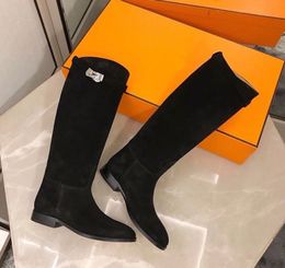 Botlar Kahverengi Siyah Sonbahar Kış Sıcak Moda Ayakkabı Mektubu Yüksek Namlu Şövalye Botlar Tasarımcı Ayakkabı Yuvarlak Kafa Zipper Lüks Marka Diz Uzunluk