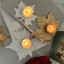 Candle Holders Nordic Hollow Leaf Candlestick Retro Iron Holder Desktop Ornament For Room Home Restaurant Wedding Party Supplies