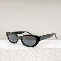 Black Cat Eye Sunglasses Glitter Women Sunnies Gafas de sol Designer Sunglasses Shades Occhiali da sole UV400 Protection Eyewear
