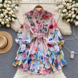 A-Linie Freizeitkleider Kleidung Runway Holiday Flower Minikleid Neue Damen Stehkragen Lange Laternenärmel Blumendruck Gürtel Süßes Vestidos 2024