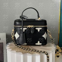 Vanity Bag Omuz Çantası Tasarımcı Çanta Kozmetik Çanta Makyaj Çantası Lüks Çapraz Vücut Çanta Tutucu Çanta Kadın Kabartmalı Moda Klasik Yeni Stil Fensfinds