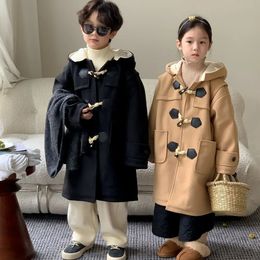Jackets 2023 Winter Kids overcoats Fleece Lining boys long style hooded coats girls thicken warm claw button trench jackets 231204