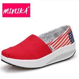 Height Increasing Shoes Design Women Walking Shoes Height Increasing Wearable Classic Breathable Sneakers Women Comfortable Shoes AA11001 231204