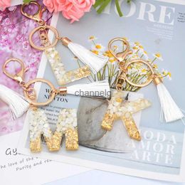 Key Rings English Letter Keychain with White Tassel Crystal A-Z Keyring Glitter Sequins Filling Key Chain Girls Gifts Bag Pendants YQ231204