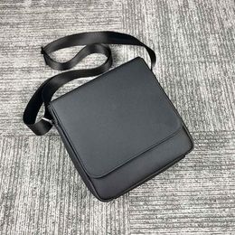 Codice 1254 Borsa a tracolla da uomo in PVC rivestito Borsa a tracolla da uomo di moda Borsa da lavoro a tracolla semplice da uomo casual Impermeabile240L