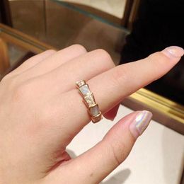 Top quality round shape ring with diamond and shell for women wedding Jewellery gift PS88612471