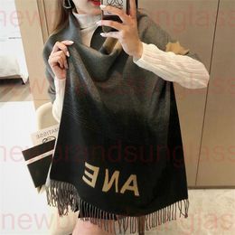 Autumn Winter Women Essential Daily Scarf Fashion Lady The Ultimate Scarf Shawl Scarf Lattice Letter Scarves Cold Reykjavik Scarf Wholesale Hot echarpe de femme 08