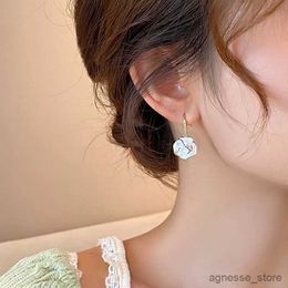 Charm White Flower Dangle Earrings for Women Acrylic Big Floral Metal Circle Drop Earrings Korean Fashion Cute Girl Party Jewellery Gift R231204