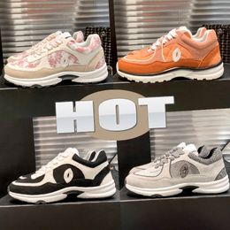Designer 24SS Sneakers ad incastro Sneaker da donna Scarpe da uomo Calfsina Casualmente Suede Vintage Suede Reflective Plate-Forme CELA