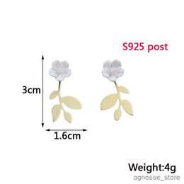 Stud Two in One Matte Gold Colour Leaf Stud Earrings White Shell Flower Top Women Fairy Three-dimensional Petals Unusual Earrings R231204