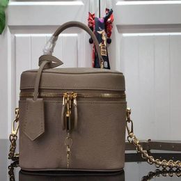 Designer elegantly modern shape M45608 VANITY PM handbag embossed pattern leather Cosmetic Bag fashion Makeup Women Make Up toilet285k