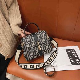 2022 Factory Whole handbag Single shoulder large capacity women's small versatile style292O