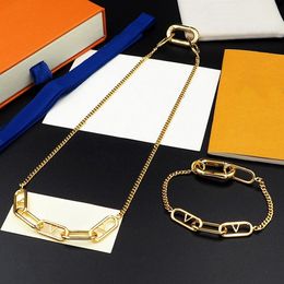 Europe America Fashion Jewelry Sets Men Gold Silver-colour Hardware Engraved V Letter Mini Signature Chain Necklace Bracelet M0032205E