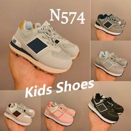 2023 Designer Kids Running Shoes 574 Casual Sports Shoes Running Shoes Breathable Mesh Low Cut Lace-up Leisure Childrens Sneakers Outdoor Unisex Zapatos Trainers