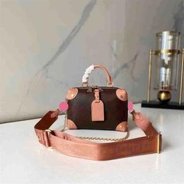 2021 new Women Classic Crossbody Bag with Chain Strap Lady Shoulder Bags High Quality Girl Chest Bag Fashion Rivet Handbags size 2250L