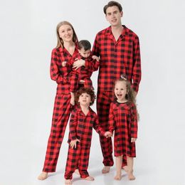 Family Matching Outfits Father Mother Children Baby Sleepwear Christmas Pyjamas Mommy and Me Xmas Pj s Clothes Sets Tops Pants 231204