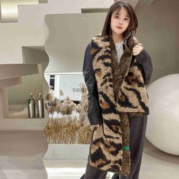 Scarves 2022Q Autumn and Winter Korean Leopard Pattern Cashmere Women's Scarf Plush Fashion Warm keepThickened Oversized Cape scarf J231204