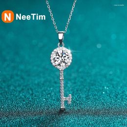 Pendants NeeTim 1ct Moissanite Necklace Key Pendant 925 Sterling Silver With Gold Plated Party Neck Chain Gift For Women Certificate