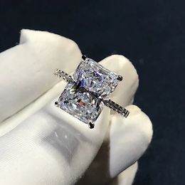 Cluster Rings Luxury radiation cutting 4ct simulated diamond CZ ring 925 sterling silver engagement and wedding ring 231204