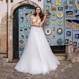 Charming Tulle Off-Shoulder Wedding Dresses For Mariages Mordern Deep V-Neck Sleeveless Backless Applique Covered Button Sweep Train A-Line