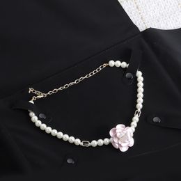 Luxury designer gold necklace Classic pink flower Pendant Chains Womens Jewelry Retro c Necklaces lady Party wedding Gift 2312043Z