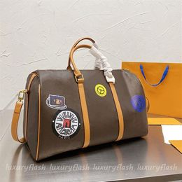 Travel Bag 45cm Badge Designer Gym Luggage Bags Large-capacity Mens Womens Handbags City Business Purse 21ss Limited Edition278Q