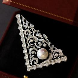 Pins Brooches Natural Freshwater Bright White Pearl Brooch with Lace As A Tribute Sparkling Zircon Inlaid with Retro Style Brooch Gift 231204